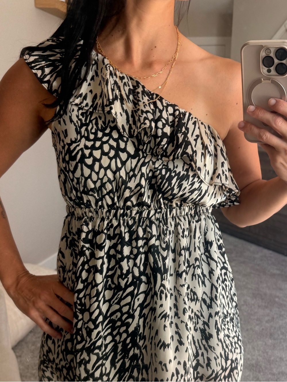 Emmelee for Francesca’s 🩷🖤🩷 One-Shoulder Black and White Printed Blouse